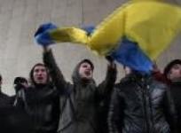 rivals-brawl-in-ukraines-crimea-as-putin-orders-drills