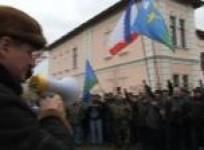 pro-russians-rally-outside-official-buildings-in-crimea