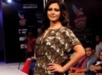 koel-mallicks-set-for-a-beach-holiday