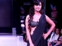 meera-chopra-spreads-magic-in-a-six-yard