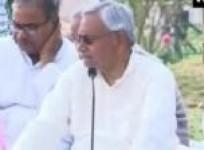 nitish-kumar-sits-on-satyagraha-demanding-special-status-to-bihar
