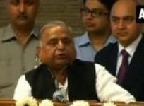 mulayam-asks-akhilesh-yadav-to-work-for-up-and-stay-away-from-sycophancy