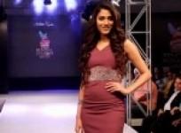 himangini-singh-showstops-for-aslam-khan-at-bfw
