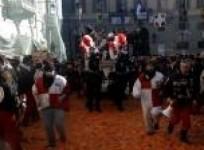 traditional-battle-of-the-oranges-rages-in-ivrea-italy