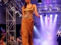 supermodel-leno-takes-the-indian-route-at-bfw