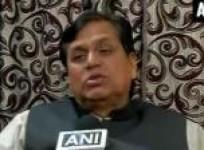 politicos-react-over-kejriwals-detention-in-gujarat