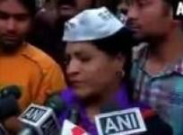 aap-bjp-scuffle-over-kejriwals-detention-turns-violent