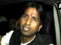 kumar-vishwas-accused-of-violation-of-model-code-of-conduct-in-up