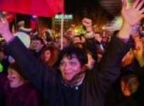 pro-russian-crimeans-toast-future-with-moscow-after-vote