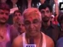 people-celebrate-holi-with-religious-fervour-in-india