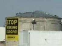 greenpeace-activists-sneak-into-french-nuclear-plant