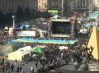 ukrainians-urge-unity-after-russia-storms-crimea-base