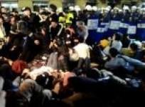 taiwan-riot-police-dislodge-protesters-to-retake-government-hq