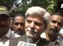bjp-workers-protest-outside-rajnaths-residence-in-protest-of-ticket-distribution