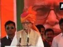 manmohan-singh-is-indias-weakest-pm-says-advani