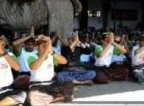 indonesians-celebrate-kissing-festival