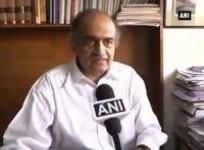 ec-asks-gujarat-police-to-file-fir-against-modi-politicos-welcome-move