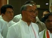 not-coward-like-narendra-modi-digvijay-singh-on-affair-with-tv-journalist