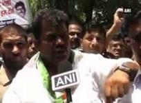 congress-workers-protest-outside-bjp-headquarters