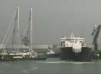 dutch-arrest-30-greenpeace-activists-blocking-russian-tanker