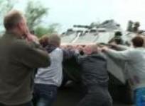 shots-fired-as-locals-stand-up-to-ukraine-troops-in-the-east