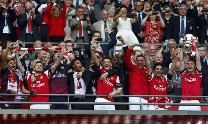 Arsenal skipper Thomas Vermaelen lifts aloft the FA Cup trophy after their thrilling victory over Hull City, 18 May Thomas Vermaelen Arsenal