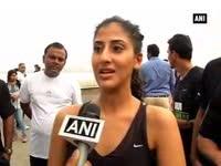 olympic-legend-carl-lewis-inspires-budding-athletes-in-mumbai