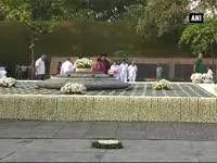 sonia-rahul-pay-homage-to-rajiv-on-23rd-death-anniversary