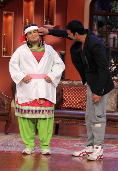 Akshay Kumar Promote 'Holiday' on Comedy Night with Kapil