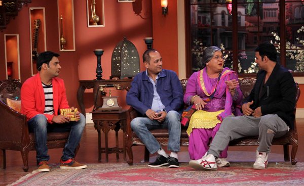 Akshay Kumar Promote 'Holiday' on Comedy Night with Kapil