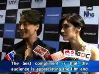 tiger-shroff-and-kriti-sanon-meets-fans-at-provouge-store