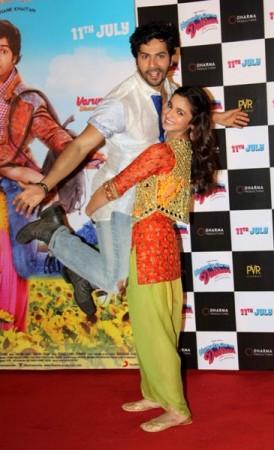 Alia Bhatt and Varun Dhawan Meets With Car Accident
