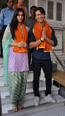 'Heropanti' lead actors Tiger Shroff and Kriti Sanon at Babulnath temple Tiger Shroff and Kriti Sanon