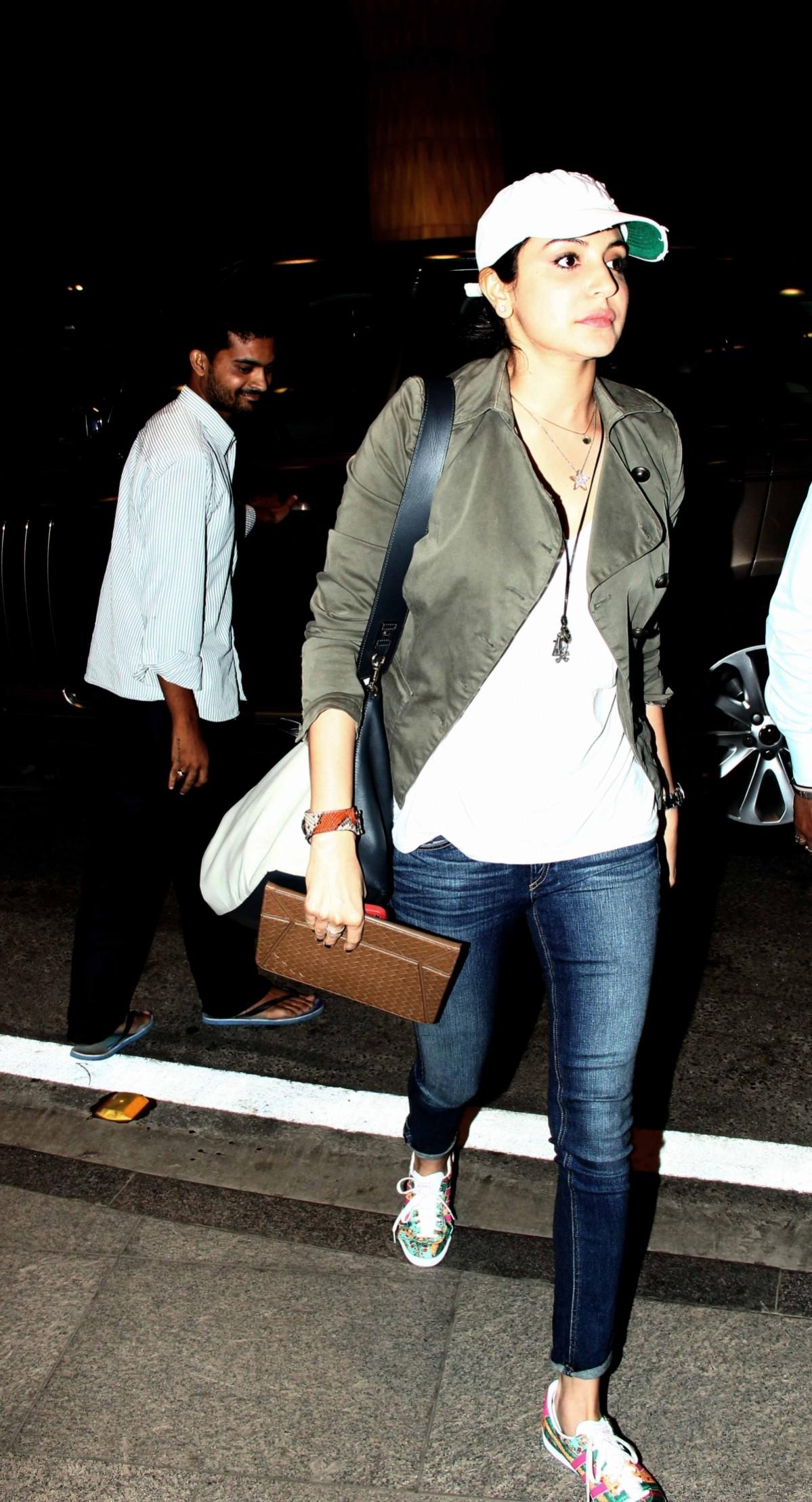 Anushka Sharma spotted leaving for Barcelona on Wednesday night at Mumbai airport. Anushka Sharma