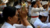 balinese-hindus-celebrate-kuningan-festival
