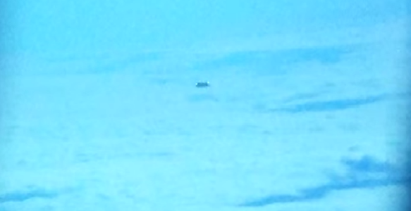 UFO Sighting: Watch for the Unidentified Object Spotted from Airplane Flying Over London (You Tube Screenshot/UFOvni2012)