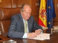 Spain's King Juan Carlos signs his abdication at the Zarzuela Palace