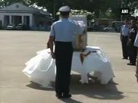 late-gopinath-munde-gets-guard-of-honour-at-delhi-airport
