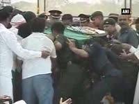chaos-at-gopinath-mundes-funeral-venue-cremation-this-afternoon
