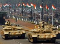 Indian Army T-90 tanks on parade for Republic Day in February 2008. / REUTERS