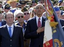 U.S. President Barack Obama and French President Francois Hollande stand with veterans in Colleville-sur-Mer