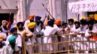 sword-fight-at-indias-golden-temple-on-raid-anniversary