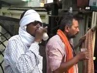 india-reels-under-blistering-heat-wave-people-turn-to-roadside-vendors-to-quench-thirst