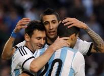 Argentina's Messi embraces team mates Di Maria and Aguero