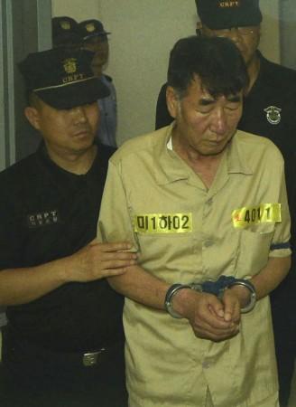 Lee Joon-seok, captain of sunken ferry Sewol, arrives at a court in Gwangju Lee Joon-seok, captain of sunken ferry Sewol, arrives at a court in Gwangju
