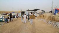 refugees-gather-at-iraqi-checkpoint