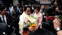 suu-kyi-rejects-warnings-to-modify-language-before-polls
