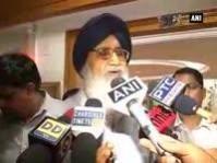 Parkash Singh Badal Punjab CM Parkash Singh Badal meets Harsh Vardhan over drug issue in state
