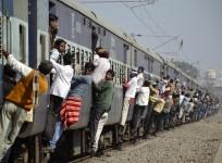 Commuters hang onto a crowded local passenger train in the eastern Indian city of Patna (Reuters file)