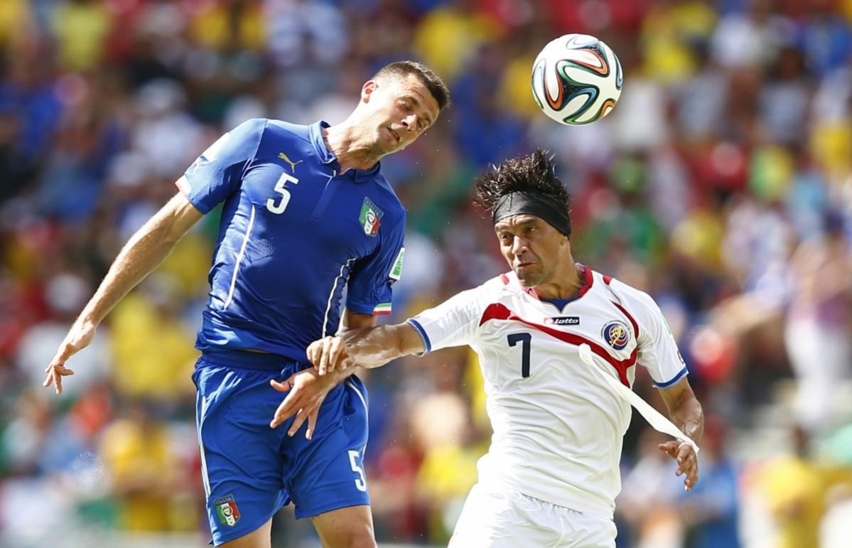 Italy's Motta fights for the ball with Costa Rica's Bolanos during their 2014 World Cup Group D soccer match at the Pernambuco arena in Recife Italy vs Costa Rica